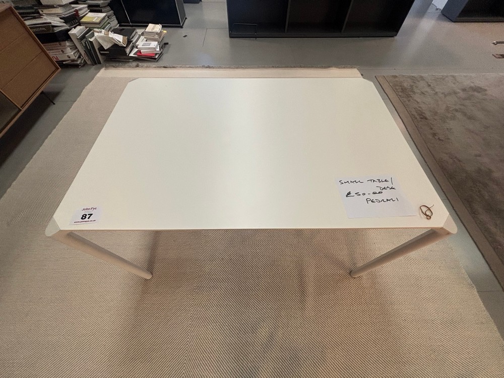 Lot 87  
            Offsite, Nottingham - Collection Only 

                
White Small Pedrali Table