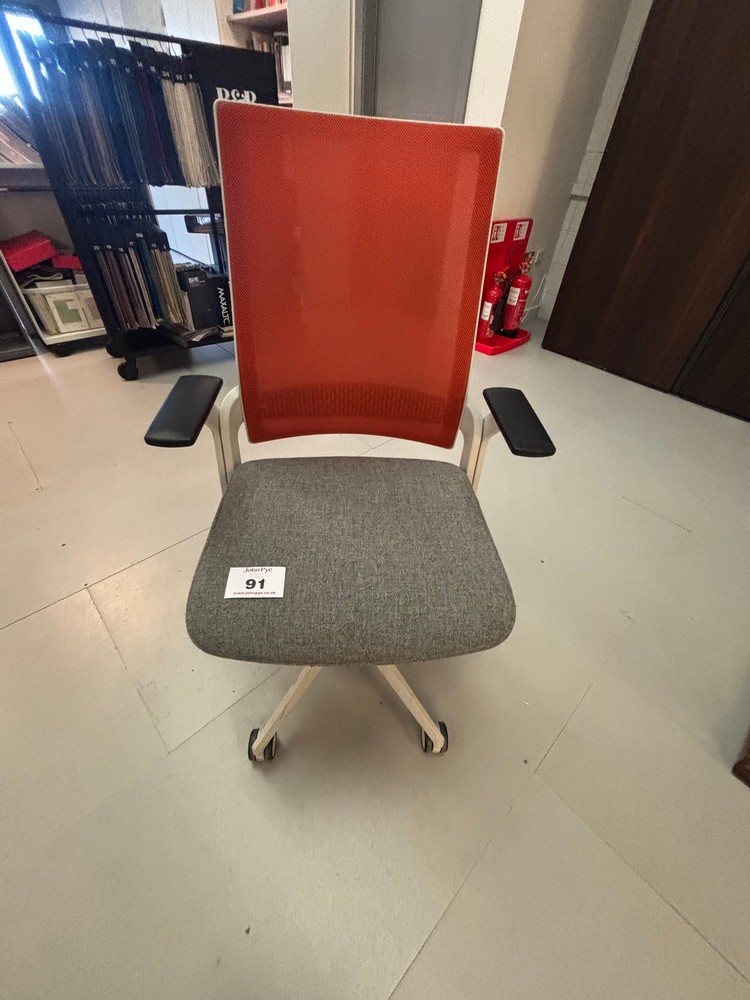 Lot 91  
            Offsite, Nottingham - Collection Only 

                
Office Chair