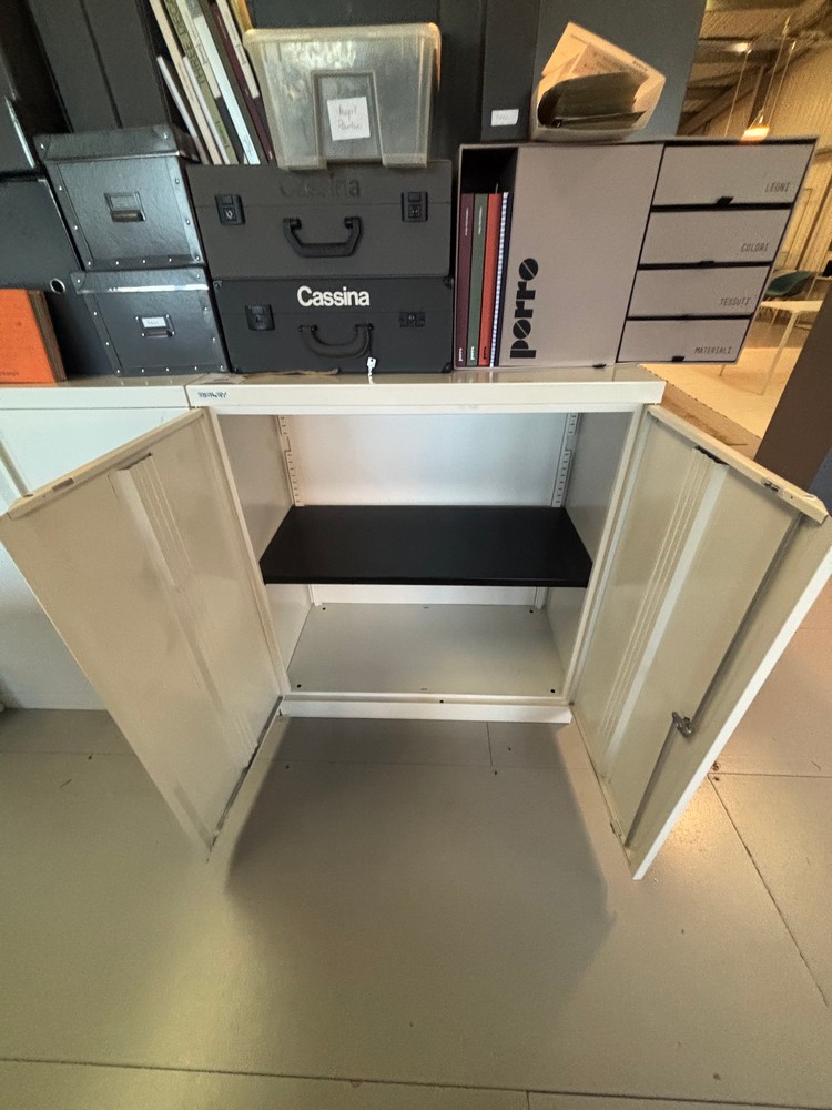 Lot 98  
            Offsite, Nottingham - Collection Only 

                
BISLEY Steel 2 Door Cabinet with key & Internal Shelf. H 1020 X W 914 x D 455mm