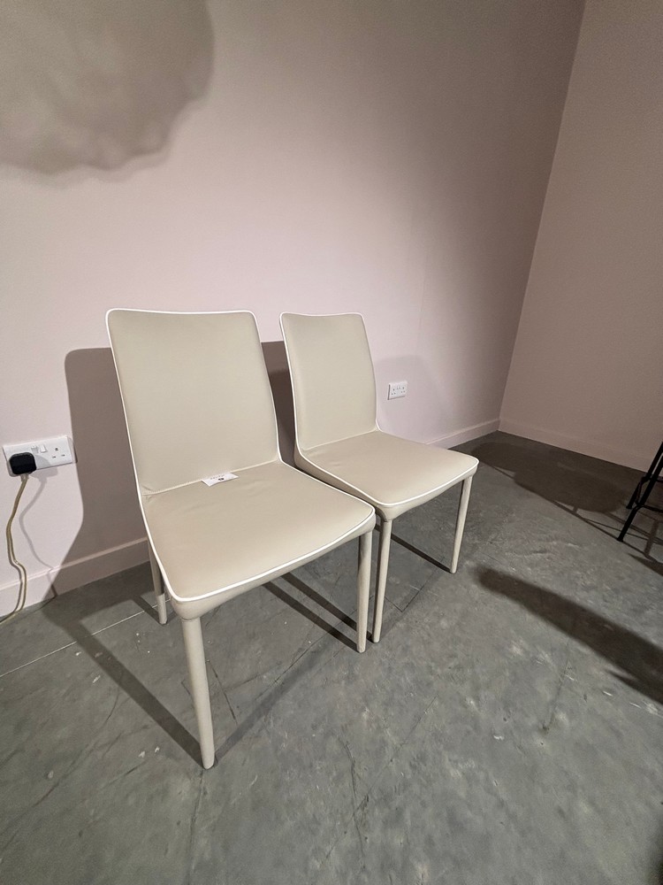 Lot 9  
            Offsite, Nottingham - Collection Only 

                
2 x Beige Dining Chairs