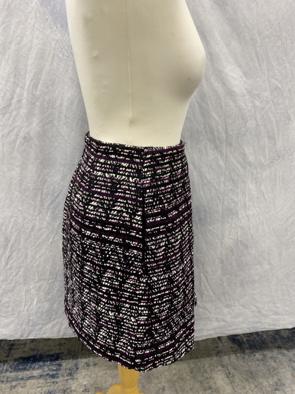 Lot 100  
            Edinburgh SR20 - Delivery Only 

                
MSGM JACQUARD INSERT PLEAT KNEE LENGTH SKIRT IN MULTICOLOR POLYESTER NO SIZE : LO...