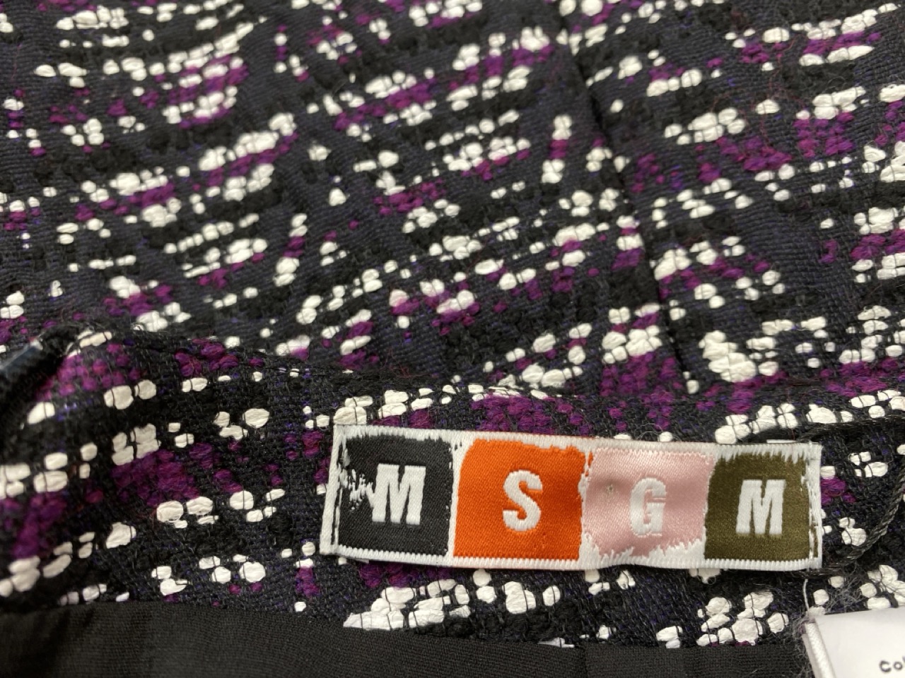 Lot 100  
            Edinburgh SR20 - Delivery Only 

                
MSGM JACQUARD INSERT PLEAT KNEE LENGTH SKIRT IN MULTICOLOR POLYESTER NO SIZE : LO...