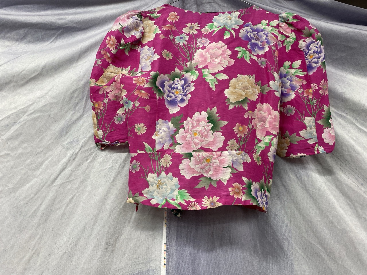 Lot 101  
            Edinburgh SR20 - Delivery Only 

                
SANDRO PARIS BECKY FLORAL PRINT PUFF-SLEEVE TOP IN PINK LINEN NO SIZE: LOCATION -...
