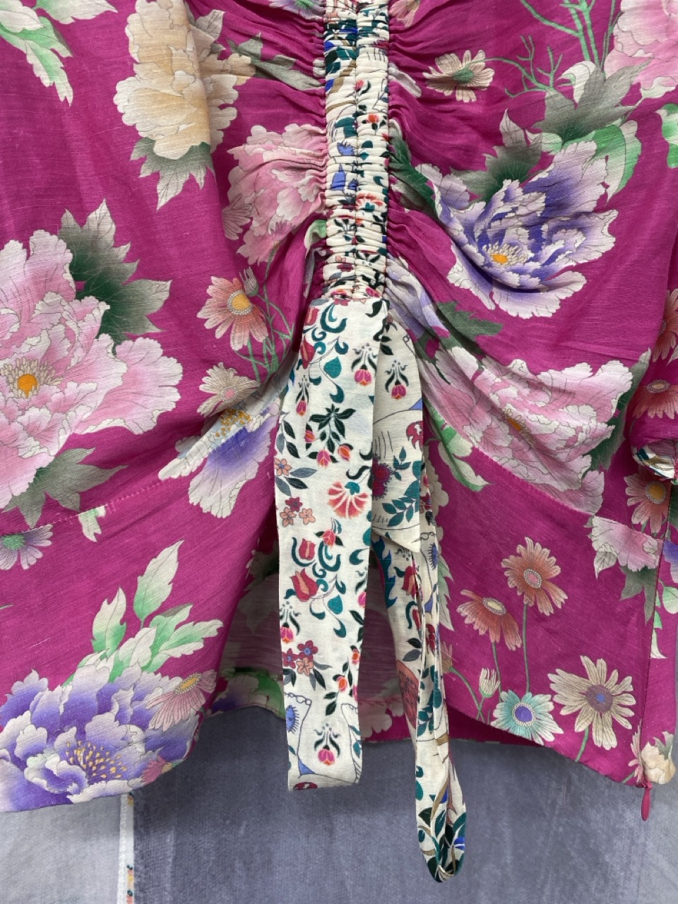 Lot 101  
            Edinburgh SR20 - Delivery Only 

                
SANDRO PARIS BECKY FLORAL PRINT PUFF-SLEEVE TOP IN PINK LINEN NO SIZE: LOCATION -...