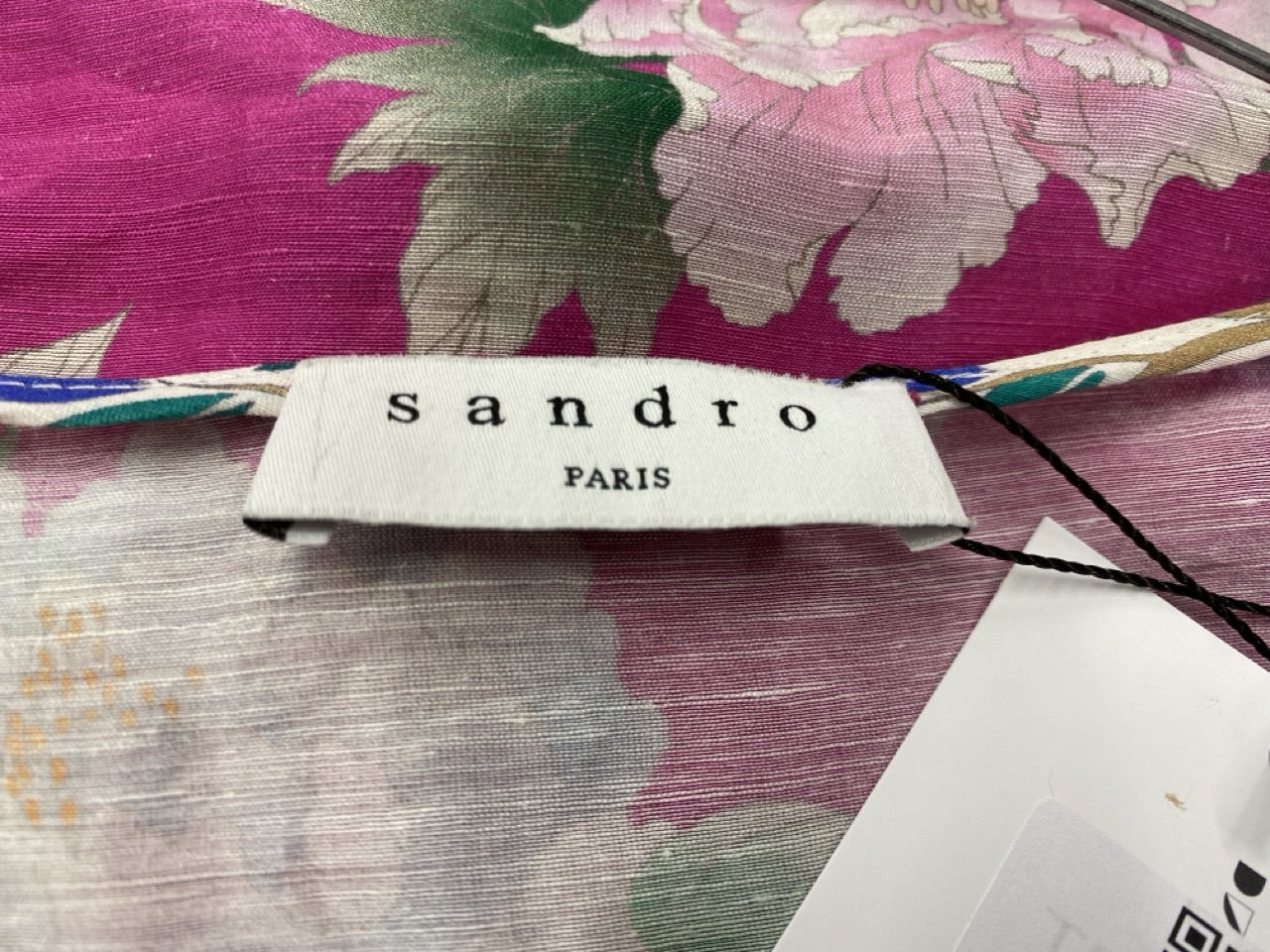 Lot 101  
            Edinburgh SR20 - Delivery Only 

                
SANDRO PARIS BECKY FLORAL PRINT PUFF-SLEEVE TOP IN PINK LINEN NO SIZE: LOCATION -...