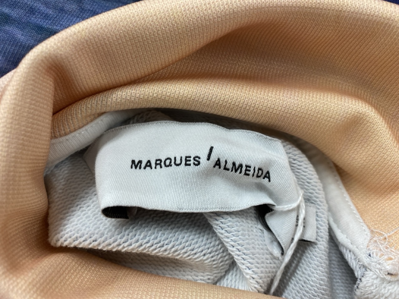 Lot 106  
            Edinburgh SR20 - Delivery Only 

                
MARQUES ALMEDIA OVERSIZED PRINTED SWEATSHIRT SIZE XS: LOCATION - RAIL 3