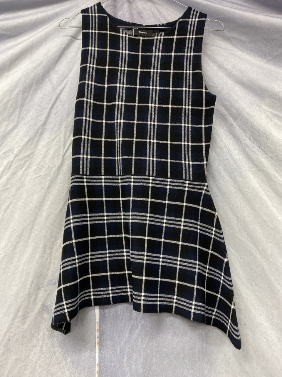 Lot 108  
            Edinburgh SR20 - Delivery Only 

                
THEORY KALORA LUSTRATE PLAID PEPLUM BLOUSE IN NAVY BLUE RAYON SIZE P: LOCATION - ...