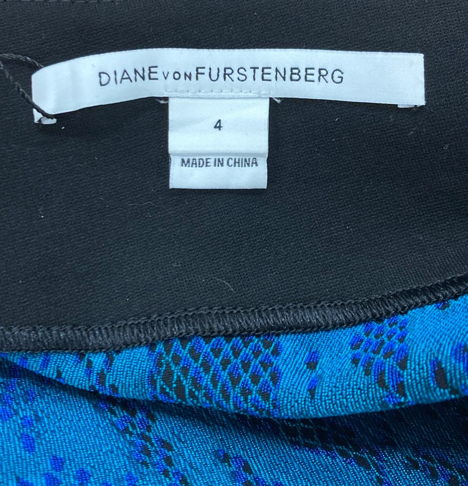 Lot 10  
            Edinburgh SR20 - Delivery Only 

                
DIANE VON FURSTENBERG ANIMAL PRINT PENCIL SKIRT IN BLUE ACETATE SIZE 4: LOCATION ...