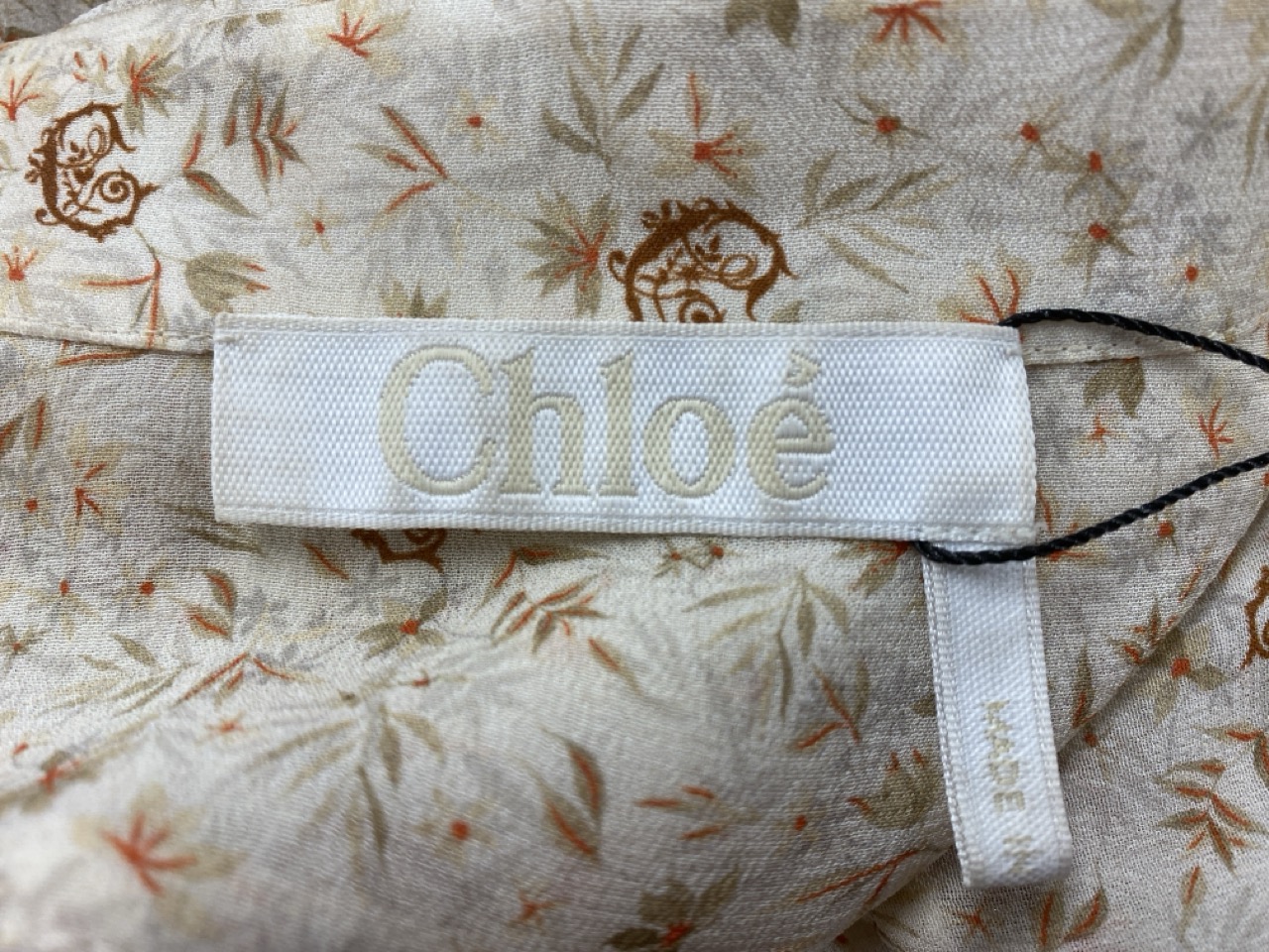 Lot 112  
            Edinburgh SR20 - Delivery Only 

                
CHLOÉ MICRO FLOWER-PRINT BLOUSE IN CREAM SILK SIZE 38: LOCATION - RAIL 3