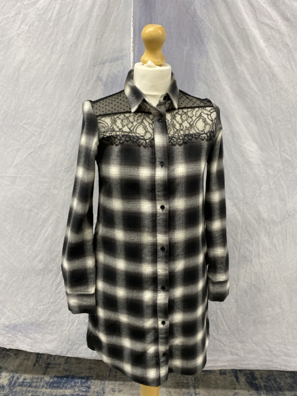 Lot 116  
            Edinburgh SR20 - Delivery Only 

                
MAJE RAJA LACE YOKE PLAID SHIRT DRESS IN MULTICOLOR COTTON NO SIZE : LOCATION - R...