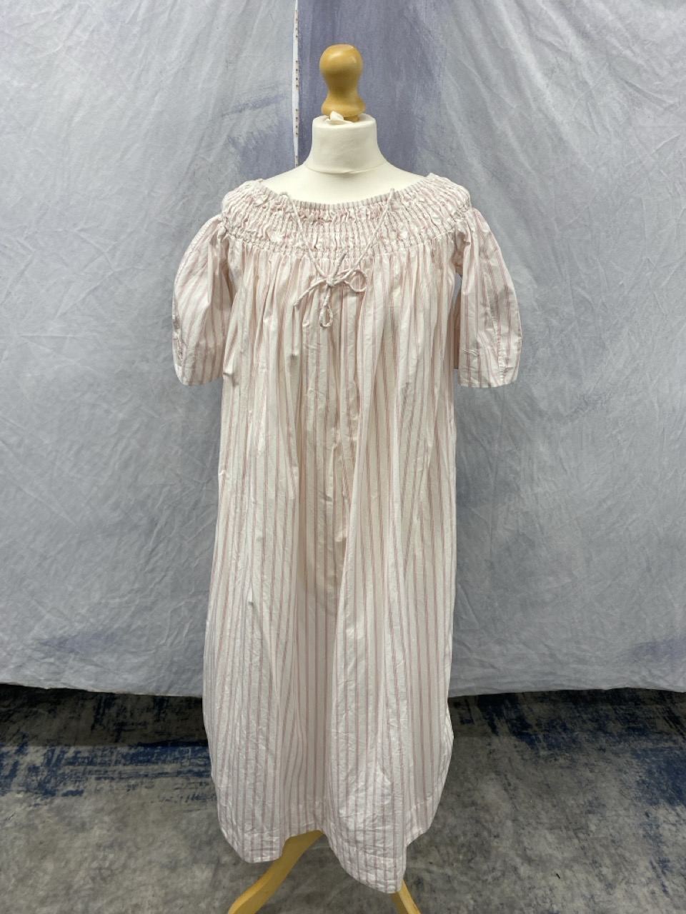 Lot 118  
            Edinburgh SR20 - Delivery Only 

                
GANNI STRIPED DRESS IN WHITE AND PINK COTTON SIZE XS: LOCATION - RAIL 3