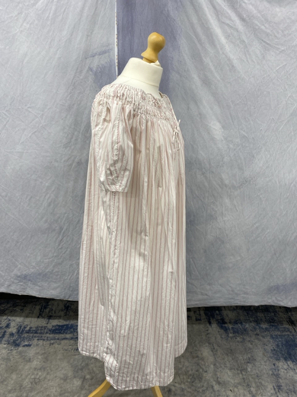 Lot 118  
            Edinburgh SR20 - Delivery Only 

                
GANNI STRIPED DRESS IN WHITE AND PINK COTTON SIZE XS: LOCATION - RAIL 3