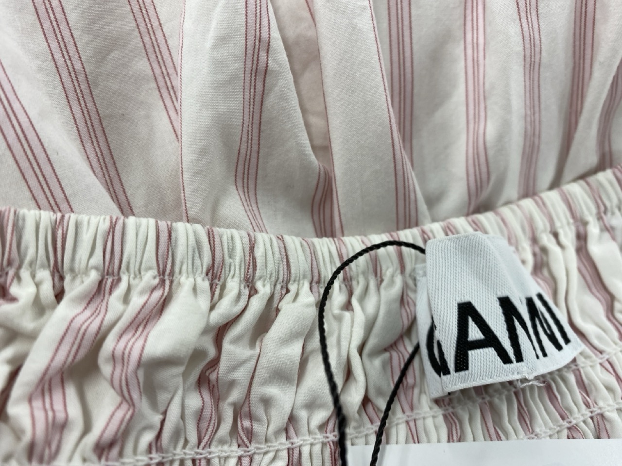 Lot 118  
            Edinburgh SR20 - Delivery Only 

                
GANNI STRIPED DRESS IN WHITE AND PINK COTTON SIZE XS: LOCATION - RAIL 3