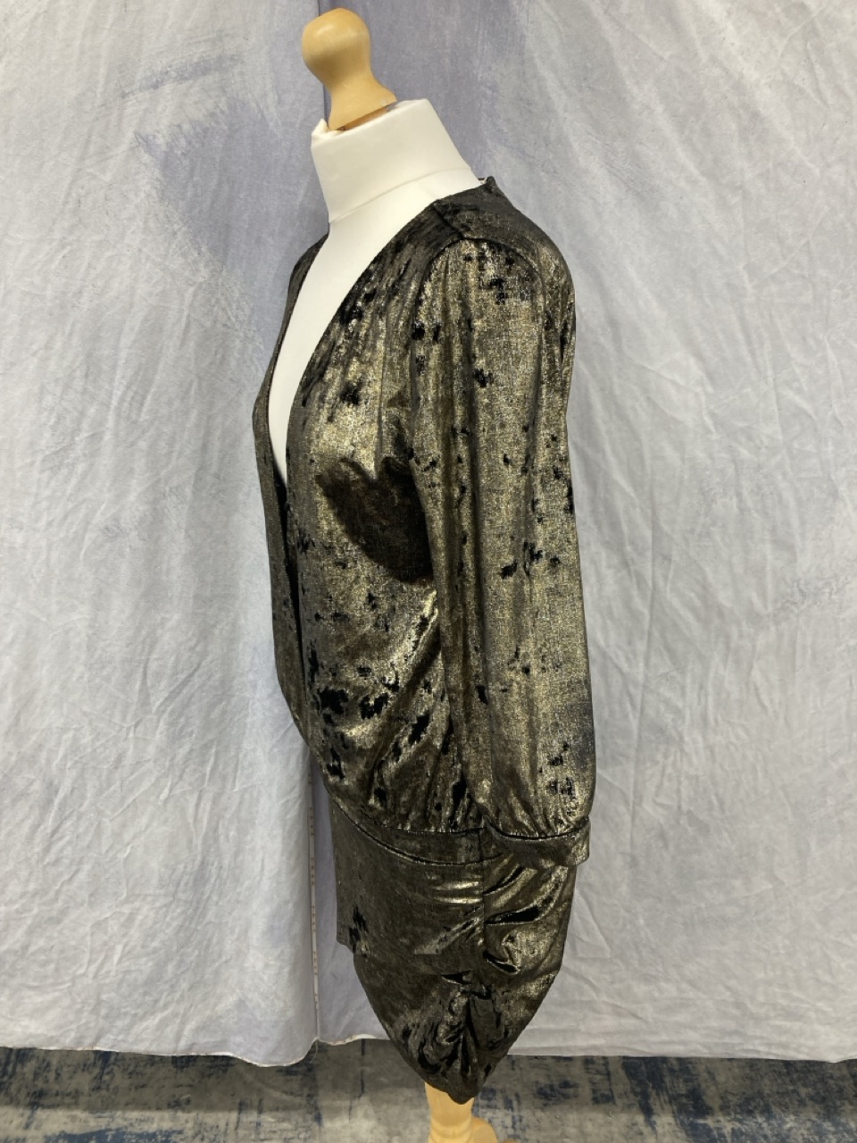 Lot 11  
            Edinburgh SR20 - Delivery Only 

                
BA&SH GALAXIE MINI DRESS IN BLACK POLYESTER SIZE 2: LOCATION - RAIL 3