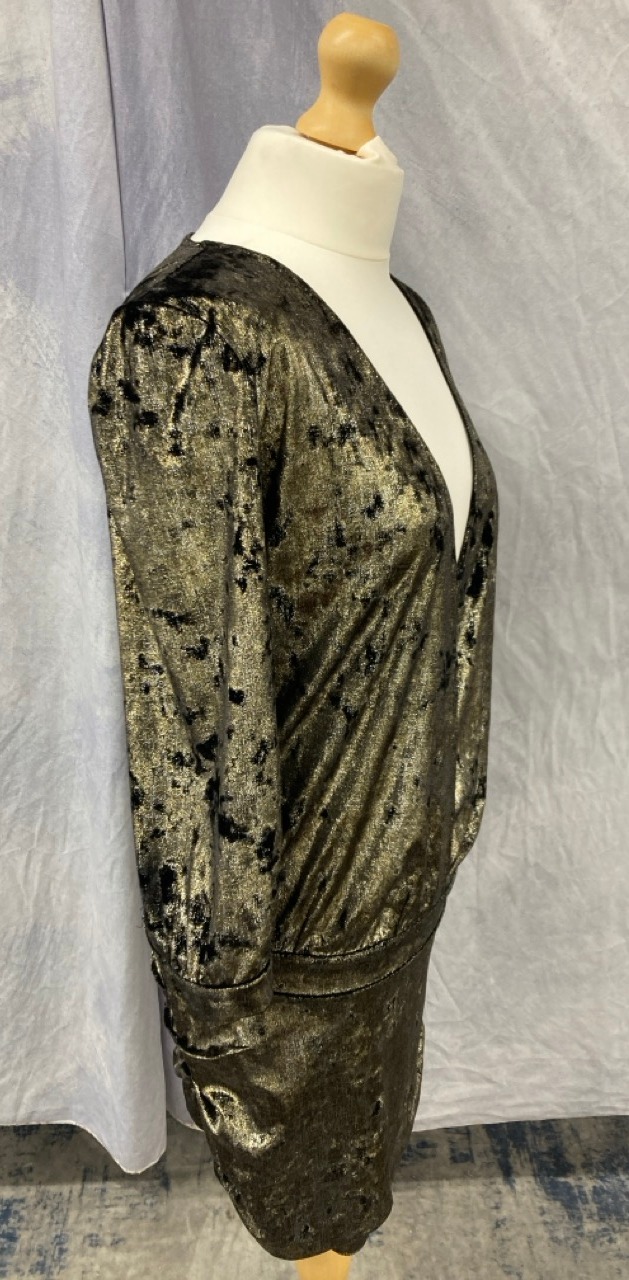 Lot 11  
            Edinburgh SR20 - Delivery Only 

                
BA&SH GALAXIE MINI DRESS IN BLACK POLYESTER SIZE 2: LOCATION - RAIL 3