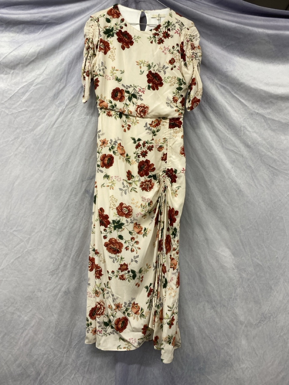 Lot 123  
            Edinburgh SR20 - Delivery Only 

                
MAJE RONDI MIDI DRESS IN FLORAL PRINT VISCOSE SIZE 2: LOCATION - RAIL 2