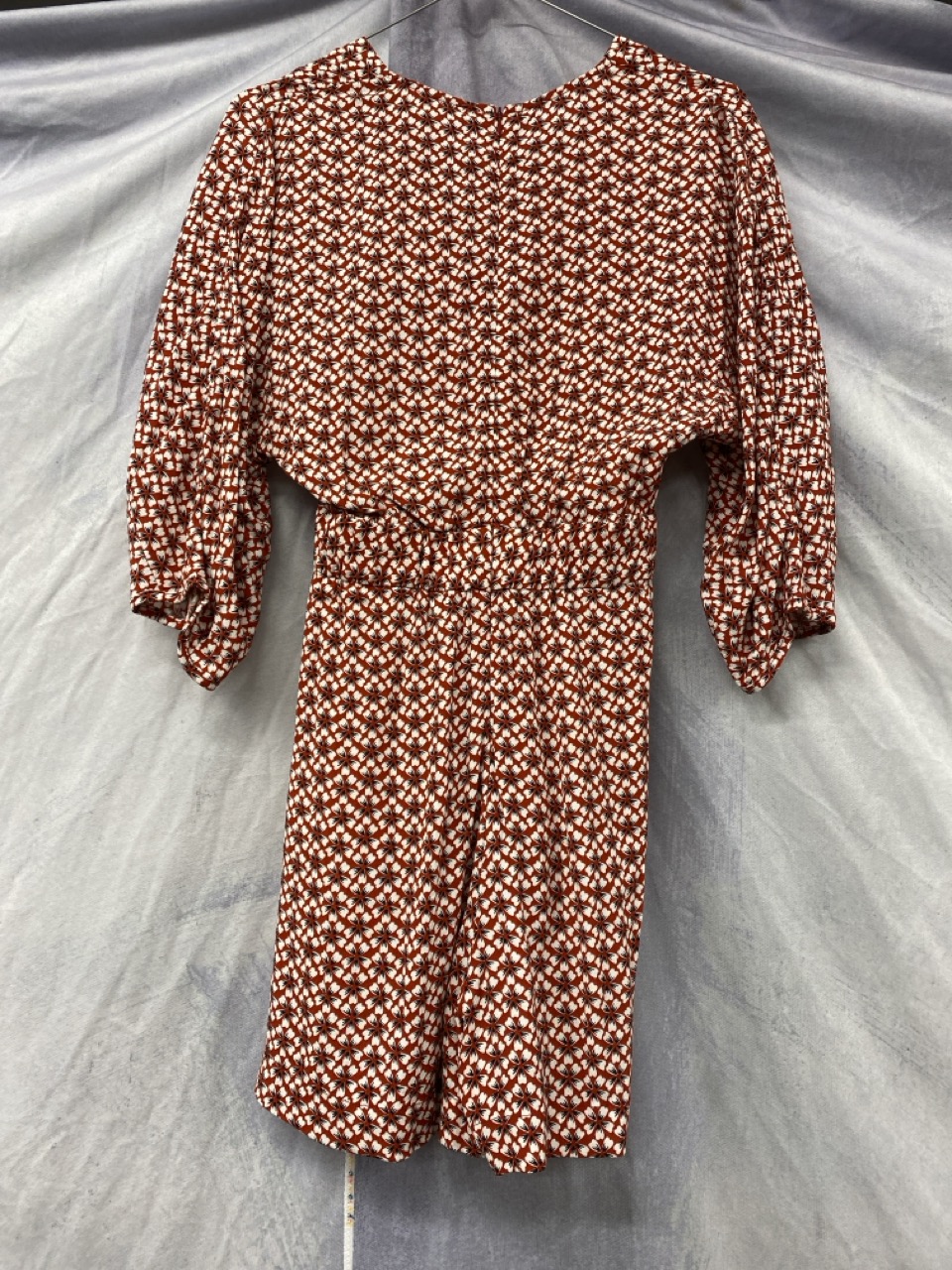 Lot 124  
            Edinburgh SR20 - Delivery Only 

                
MAJE PRINTED ROMPERS IN RED POLYESTER SIZE 34: LOCATION - RAIL 2