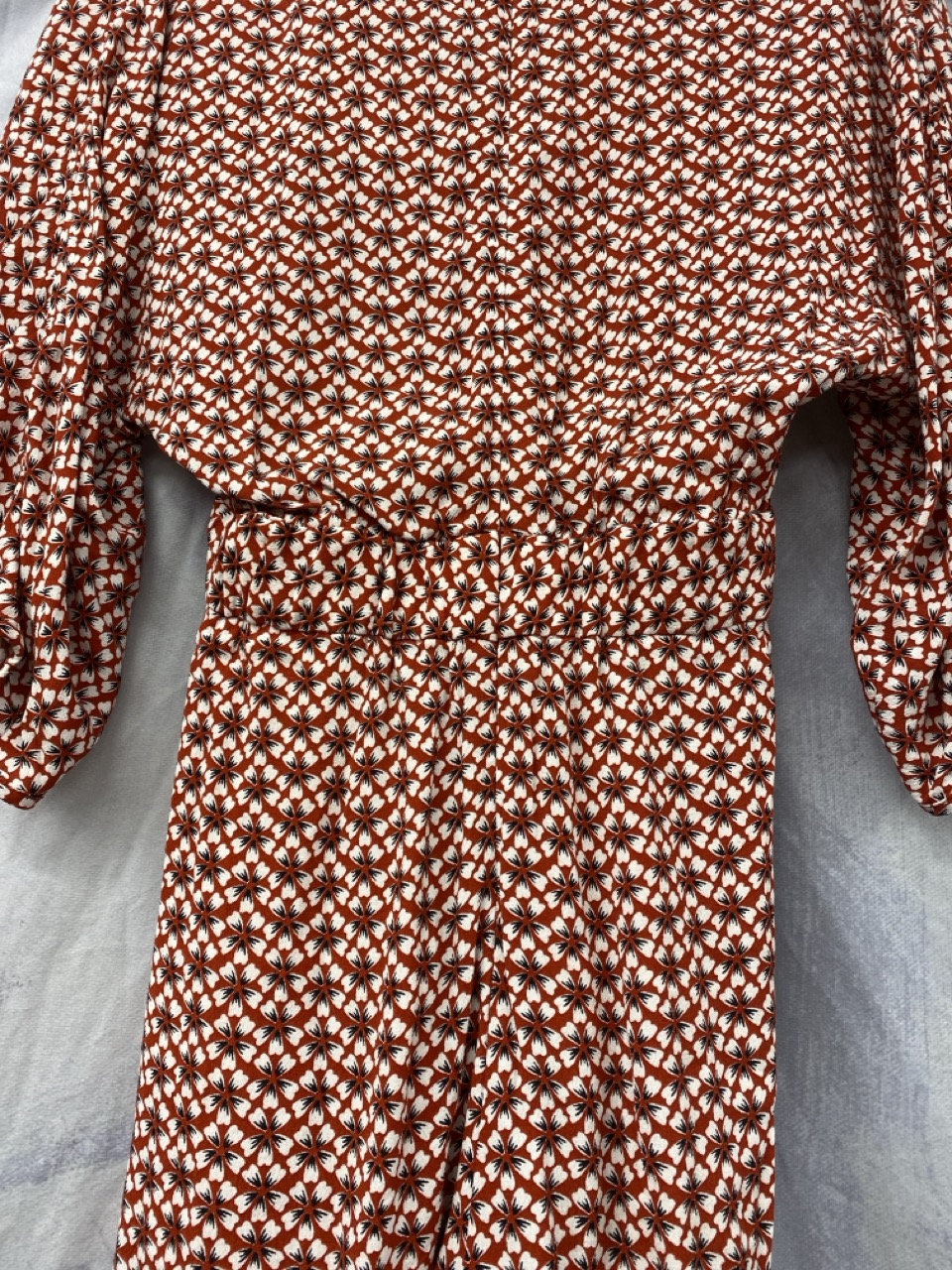 Lot 124  
            Edinburgh SR20 - Delivery Only 

                
MAJE PRINTED ROMPERS IN RED POLYESTER SIZE 34: LOCATION - RAIL 2