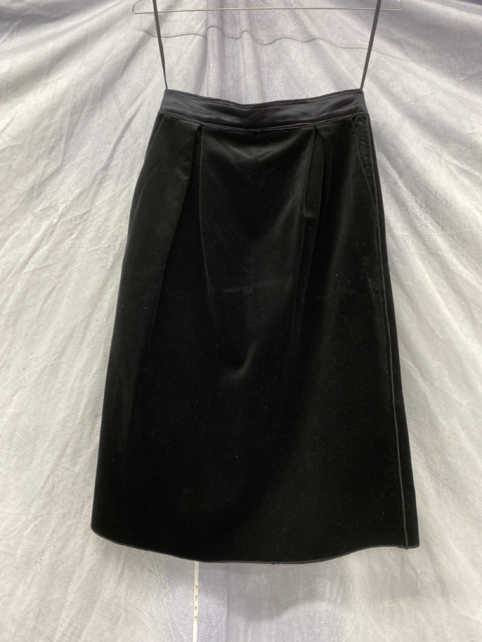 Lot 127  
            Edinburgh SR20 - Delivery Only 

                
DOLCE & GABBANA PENCIL SKIRT  IN BLACK COTTON SIZE 40: LOCATION - RAIL 2