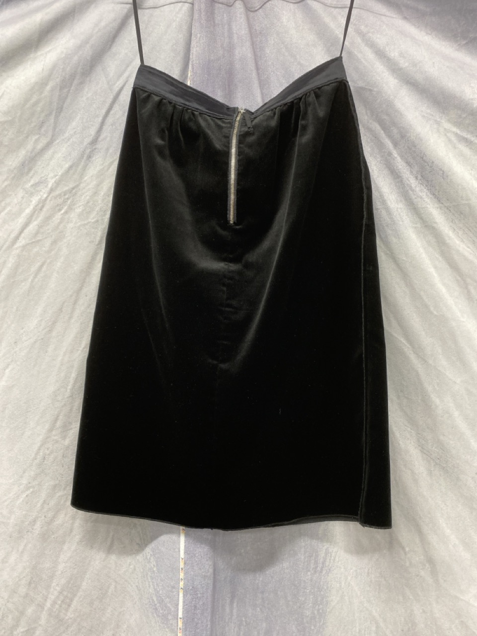 Lot 127  
            Edinburgh SR20 - Delivery Only 

                
DOLCE & GABBANA PENCIL SKIRT  IN BLACK COTTON SIZE 40: LOCATION - RAIL 2