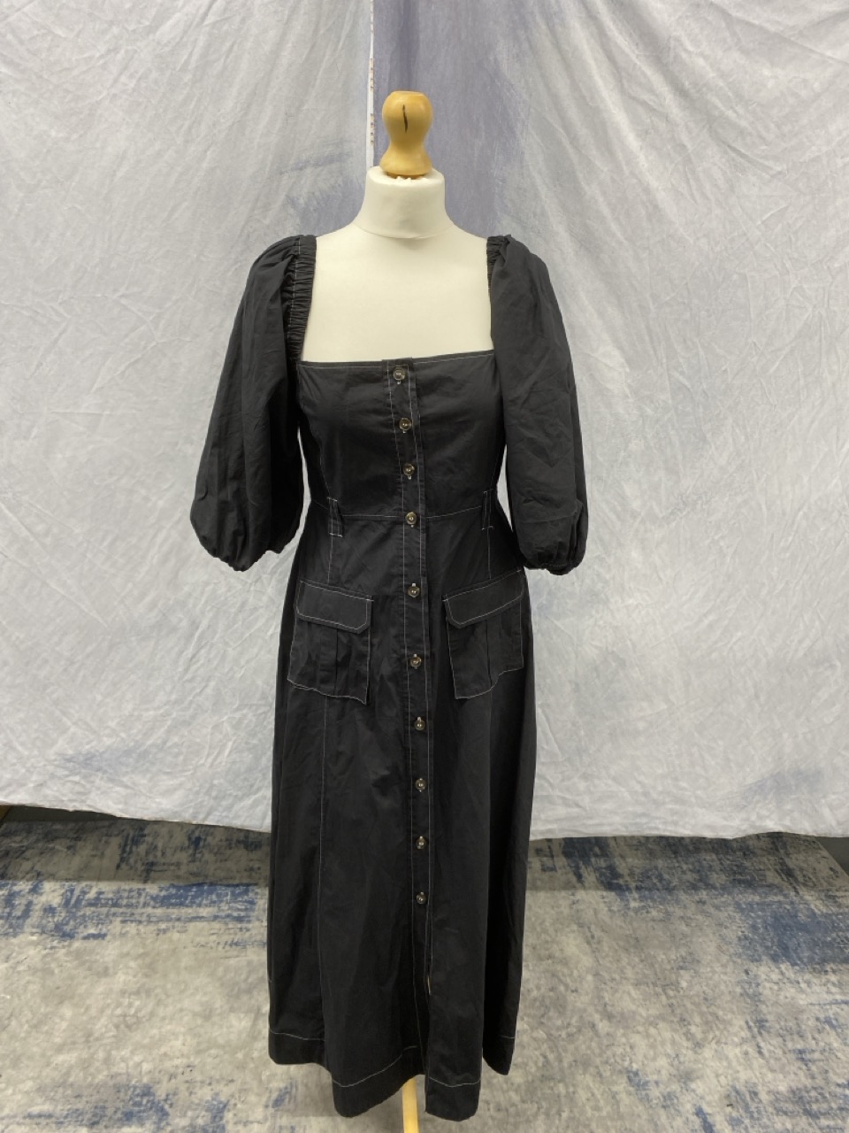 Lot 129  
            Edinburgh SR20 - Delivery Only 

                
GANNI TOPSTITCHED MIDI DRESS IN BLACK ORGANIC COTTON NO SIZE: LOCATION - RAIL 2