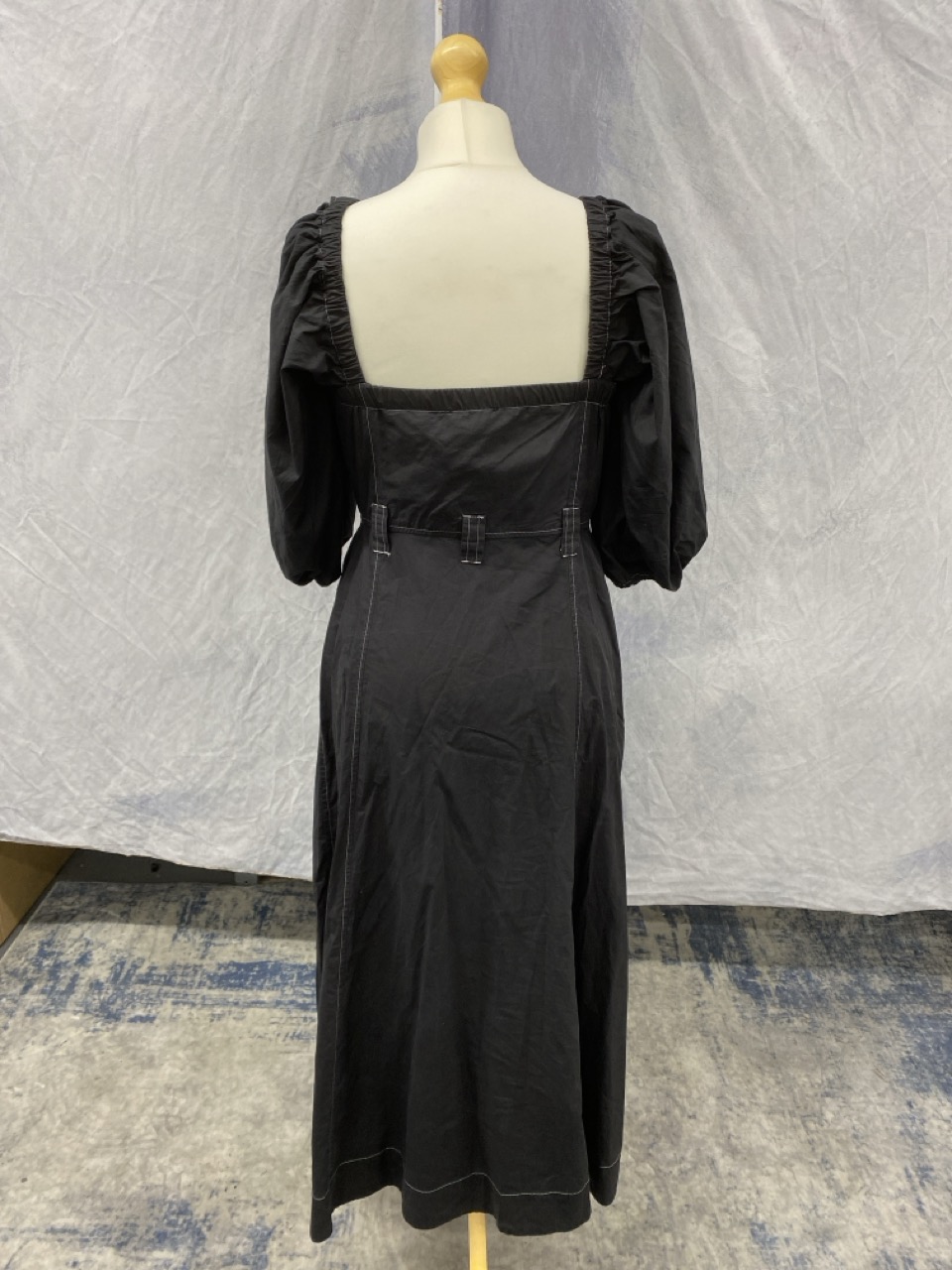 Lot 129  
            Edinburgh SR20 - Delivery Only 

                
GANNI TOPSTITCHED MIDI DRESS IN BLACK ORGANIC COTTON NO SIZE: LOCATION - RAIL 2