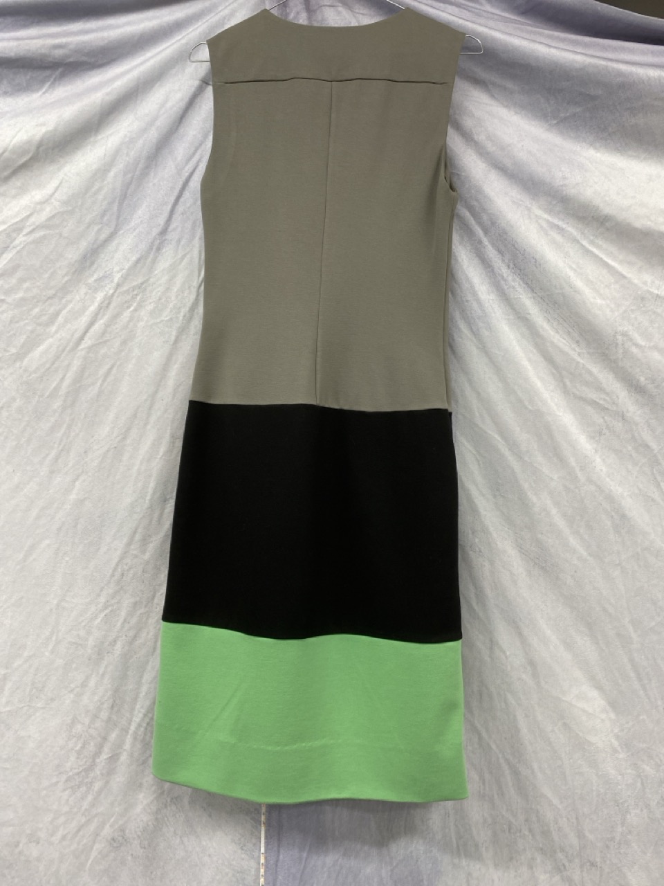 Lot 131  
            Edinburgh SR20 - Delivery Only 

                
DIANE VON FURSTENBERG COLORBLOCK SLEEVELESS DRESS IN MULTICOLOR VISCOSE SIZE 6: L...