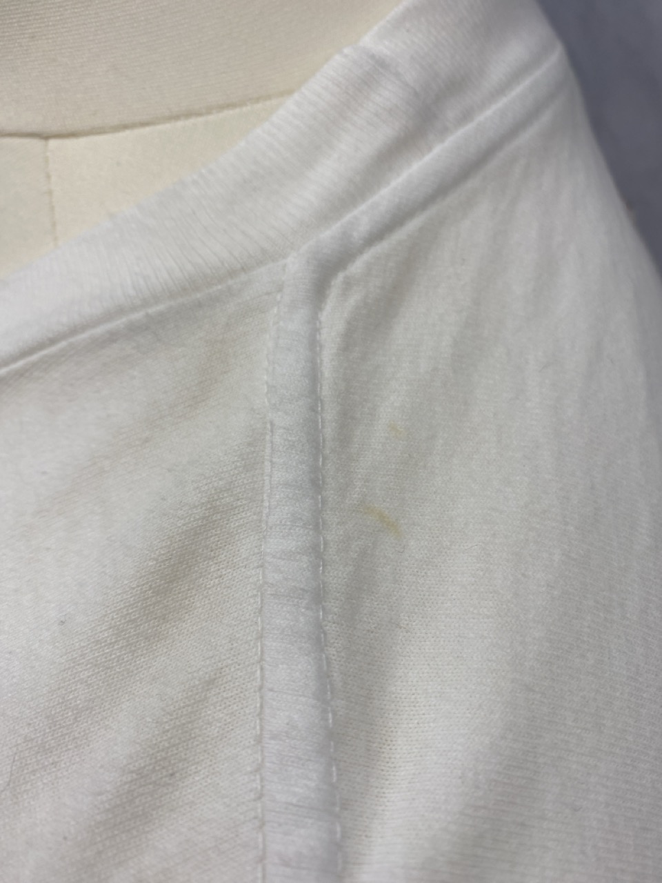 Lot 132  
            Edinburgh SR20 - Delivery Only 

                
RE/DONE X CINDY CRAWFORD CREWNECK SWEATSHIRT IN CREAM COTTON SIZE M: LOCATION - R...