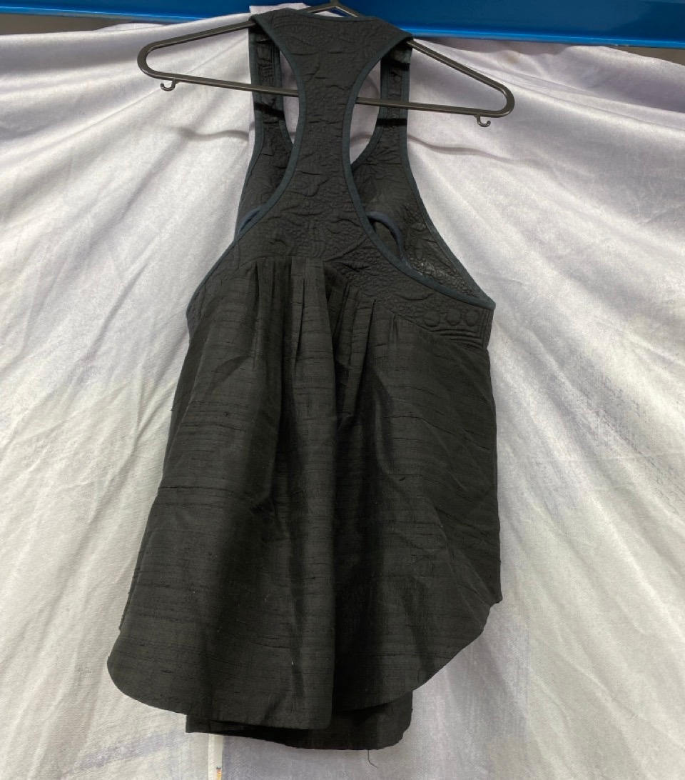 Lot 134  
            Edinburgh SR20 - Delivery Only 

                
ISABEL MARANT RACERBACK PLEATED BLOUSE IN BLACK SILK SIZE 36: LOCATION - RAIL 2