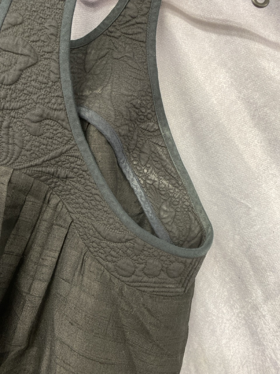 Lot 134  
            Edinburgh SR20 - Delivery Only 

                
ISABEL MARANT RACERBACK PLEATED BLOUSE IN BLACK SILK SIZE 36: LOCATION - RAIL 2