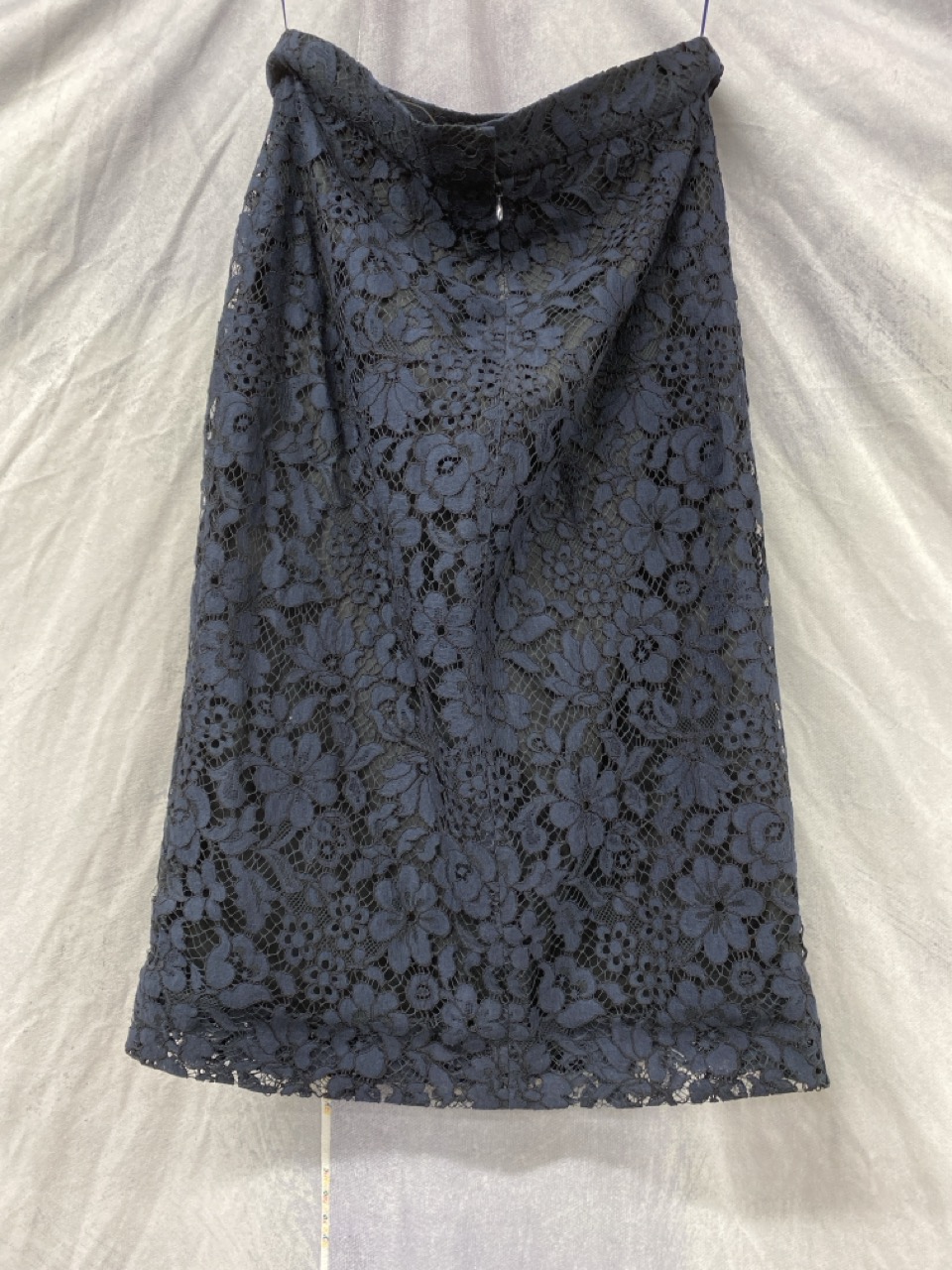 Lot 137  
            Edinburgh SR20 - Delivery Only 

                
JOSEPH MIDI PENCIL SKIRT IN NAVY BLUE RAYON LACE SIZE 40: LOCATION - RAIL 2