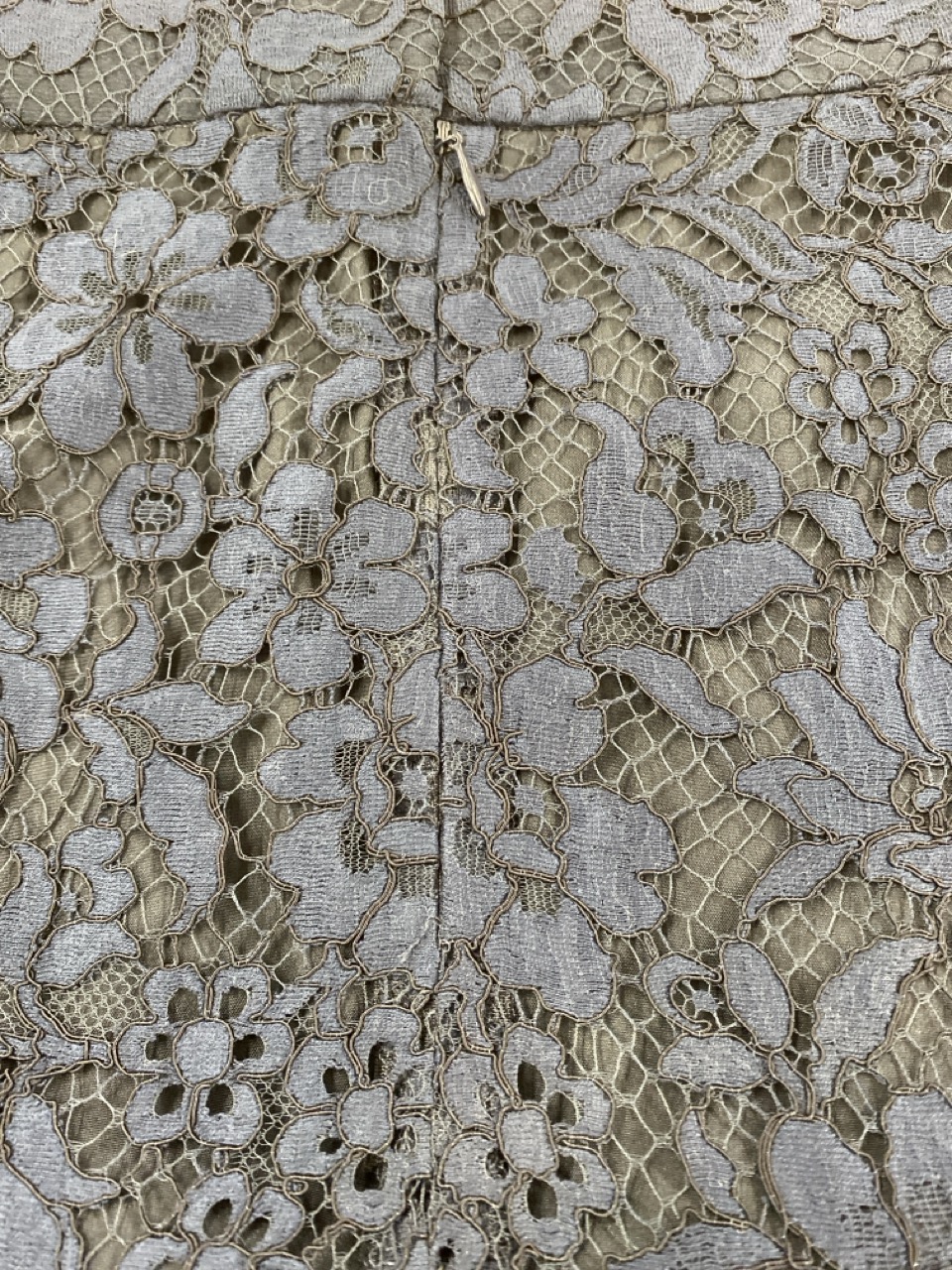 Lot 137  
            Edinburgh SR20 - Delivery Only 

                
JOSEPH MIDI PENCIL SKIRT IN NAVY BLUE RAYON LACE SIZE 40: LOCATION - RAIL 2