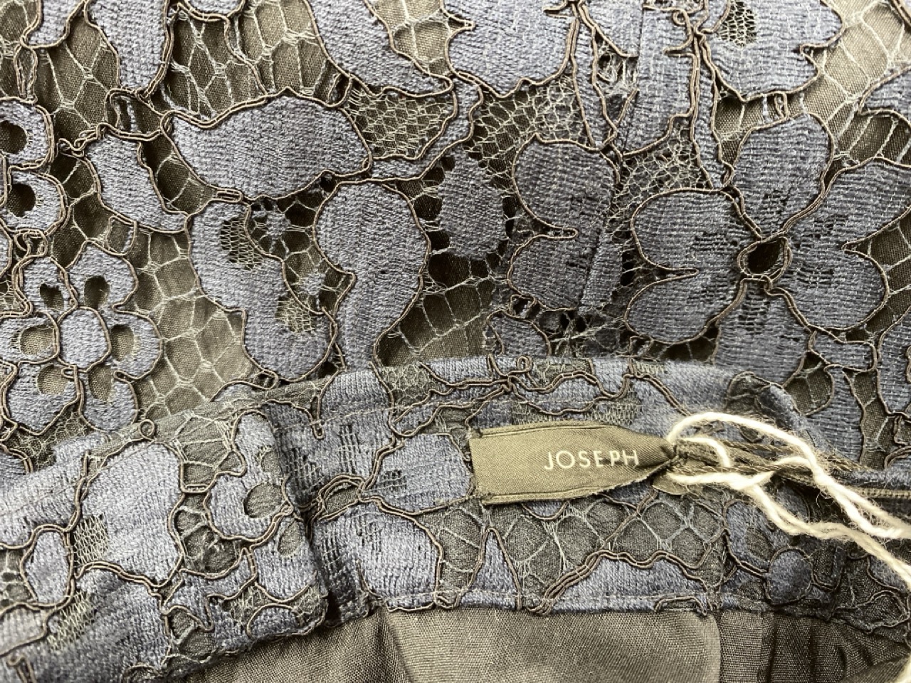 Lot 137  
            Edinburgh SR20 - Delivery Only 

                
JOSEPH MIDI PENCIL SKIRT IN NAVY BLUE RAYON LACE SIZE 40: LOCATION - RAIL 2