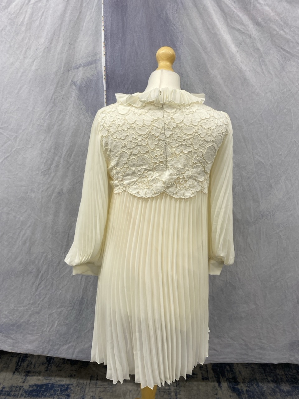 Lot 139  
            Edinburgh SR20 - Delivery Only 

                
PHILOSOPHY DI LORENZO SERAFINI LACE-PANELED PLEATED MINI DRESS IN WHITE POLYESTER...