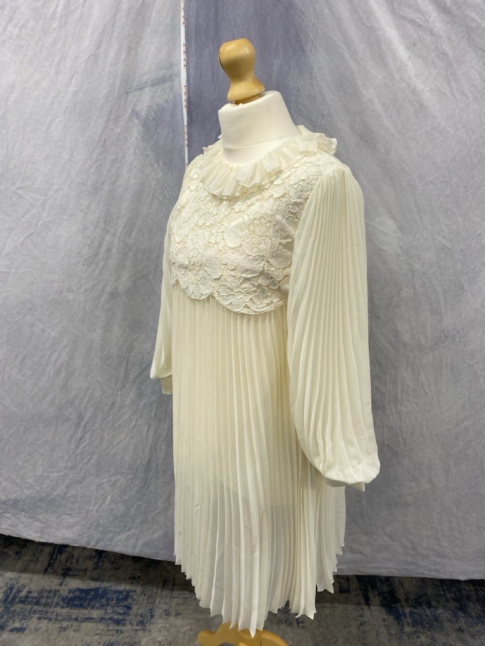 Lot 139  
            Edinburgh SR20 - Delivery Only 

                
PHILOSOPHY DI LORENZO SERAFINI LACE-PANELED PLEATED MINI DRESS IN WHITE POLYESTER...