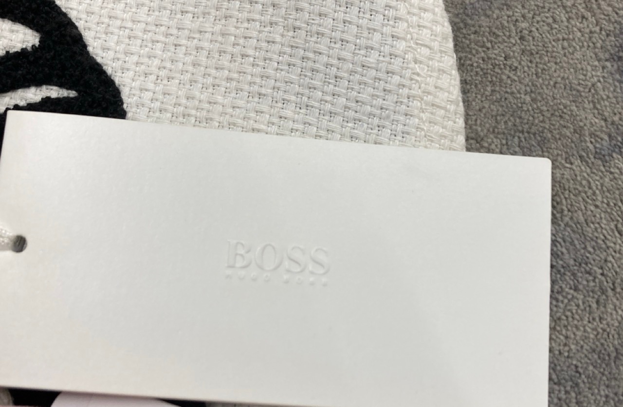 Lot 13  
            Edinburgh SR20 - Delivery Only 

                
HUGO BOSS DYFERA EMBROIDERED DRESS IN WHITE RAMIE SIZE UK 8: LOCATION - RAIL 3