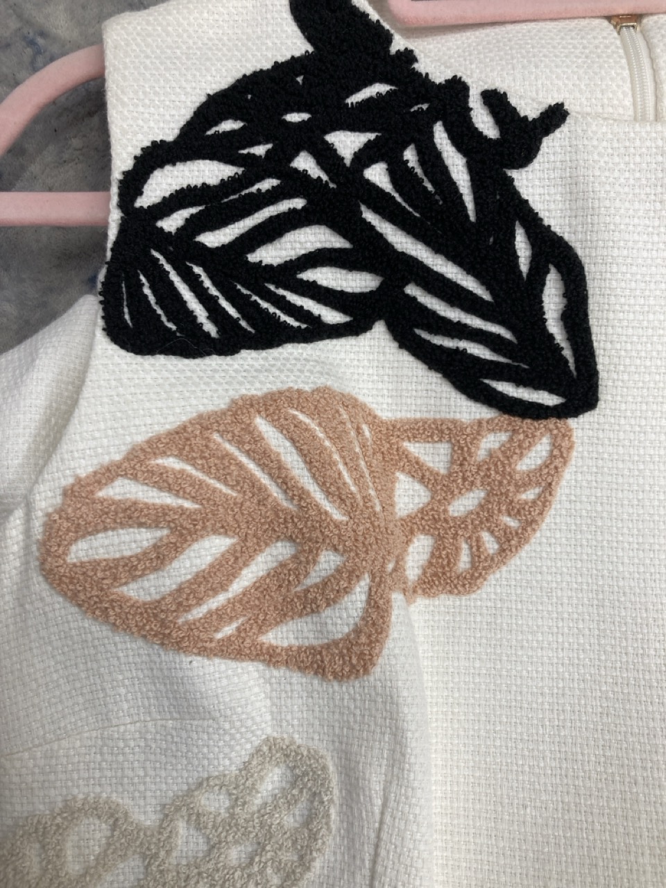 Lot 13  
            Edinburgh SR20 - Delivery Only 

                
HUGO BOSS DYFERA EMBROIDERED DRESS IN WHITE RAMIE SIZE UK 8: LOCATION - RAIL 3