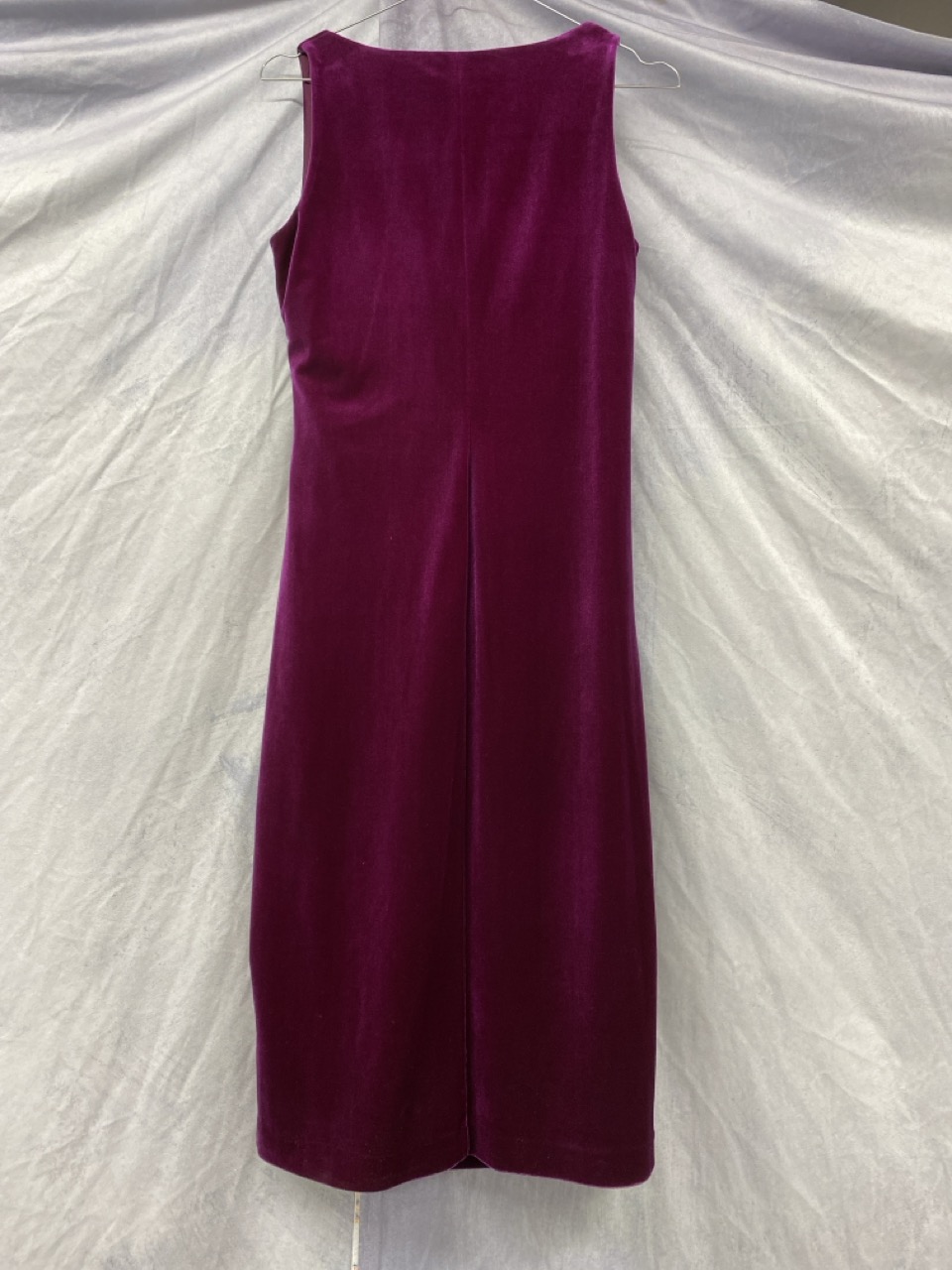 Lot 140  
            Edinburgh SR20 - Delivery Only 

                
LAUREN RALPH LAUREN RUCHED WRAP-EFFECT VELVET SLEEVELESS DRESS IN PURPLE POLYESTE...