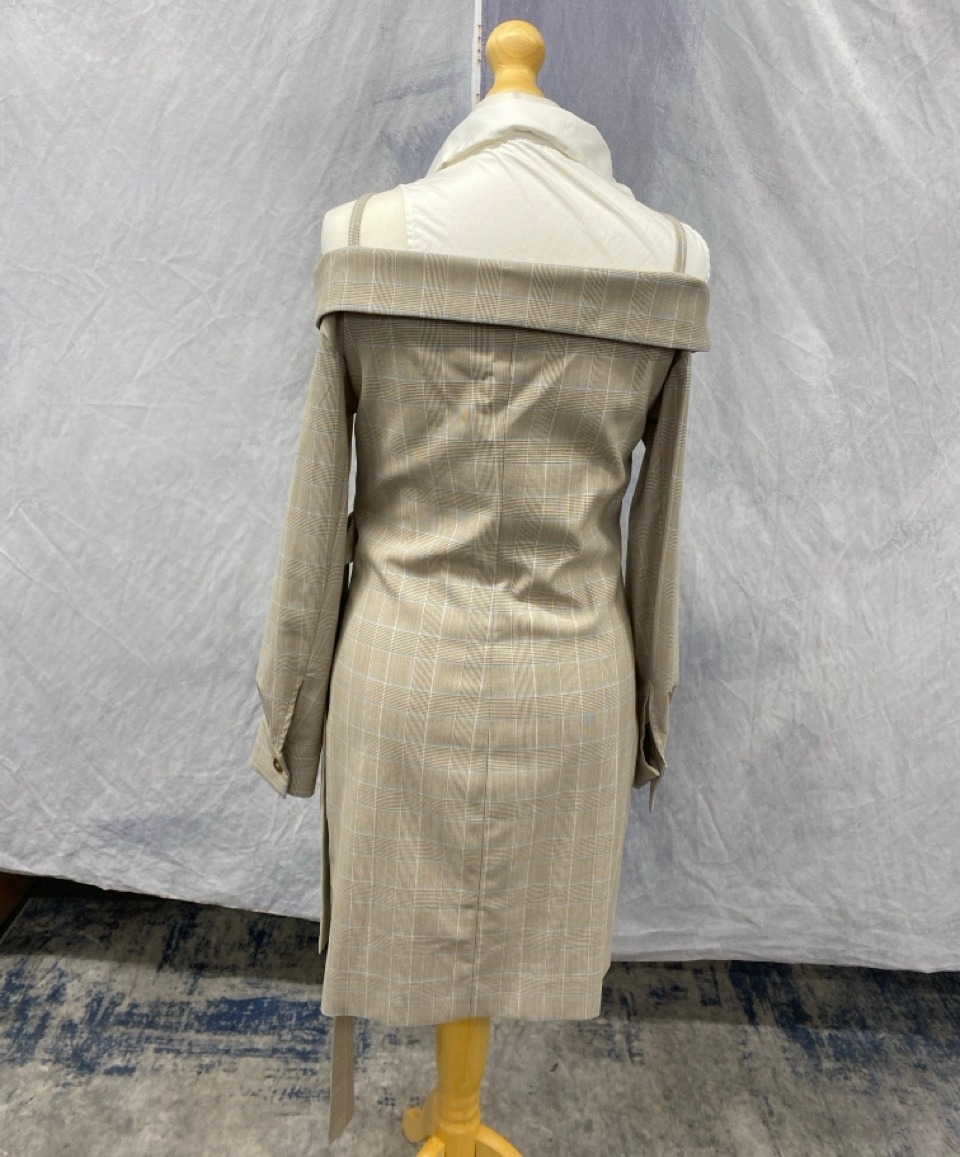 Lot 141  
            Edinburgh SR20 - Delivery Only 

                
MAJE 2-IN-1 BLAZER DRESS IN BEIGE POLYESTER SIZE 1: LOCATION - RAIL 2