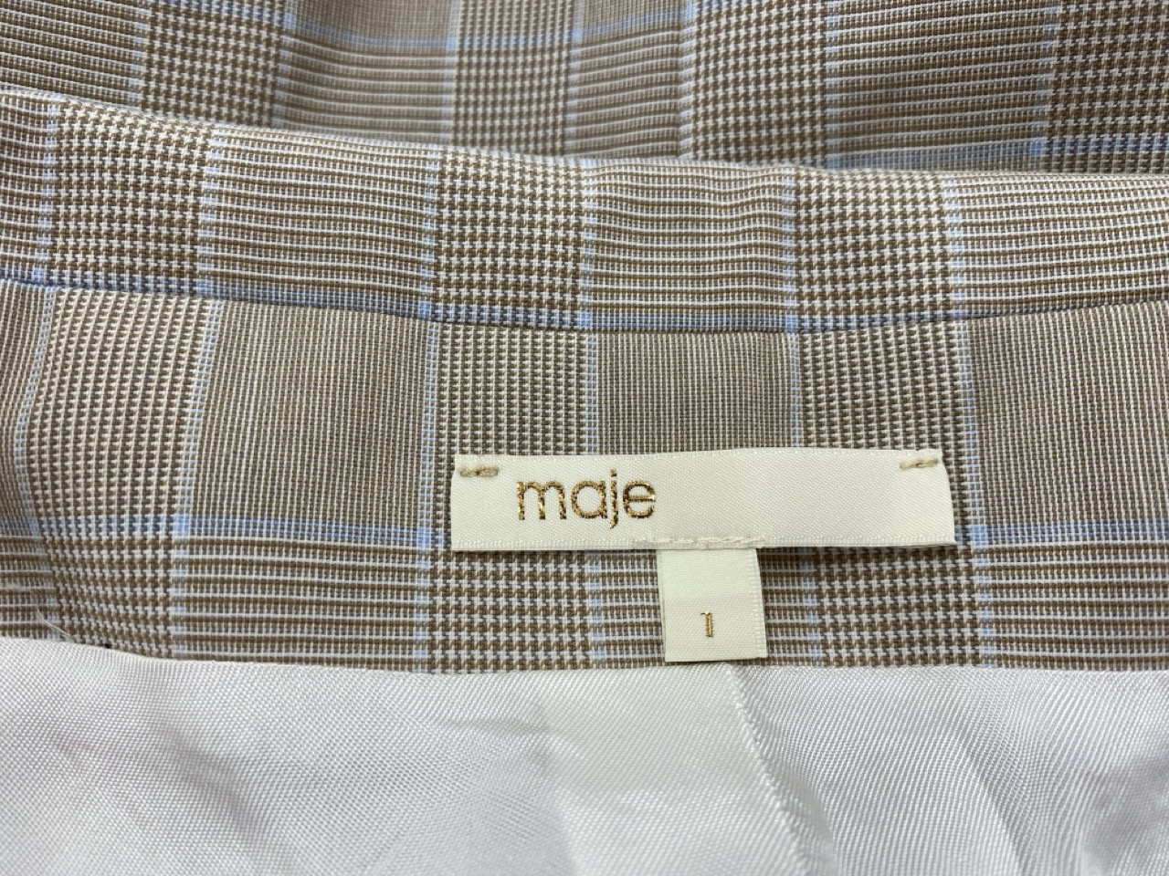 Lot 141  
            Edinburgh SR20 - Delivery Only 

                
MAJE 2-IN-1 BLAZER DRESS IN BEIGE POLYESTER SIZE 1: LOCATION - RAIL 2