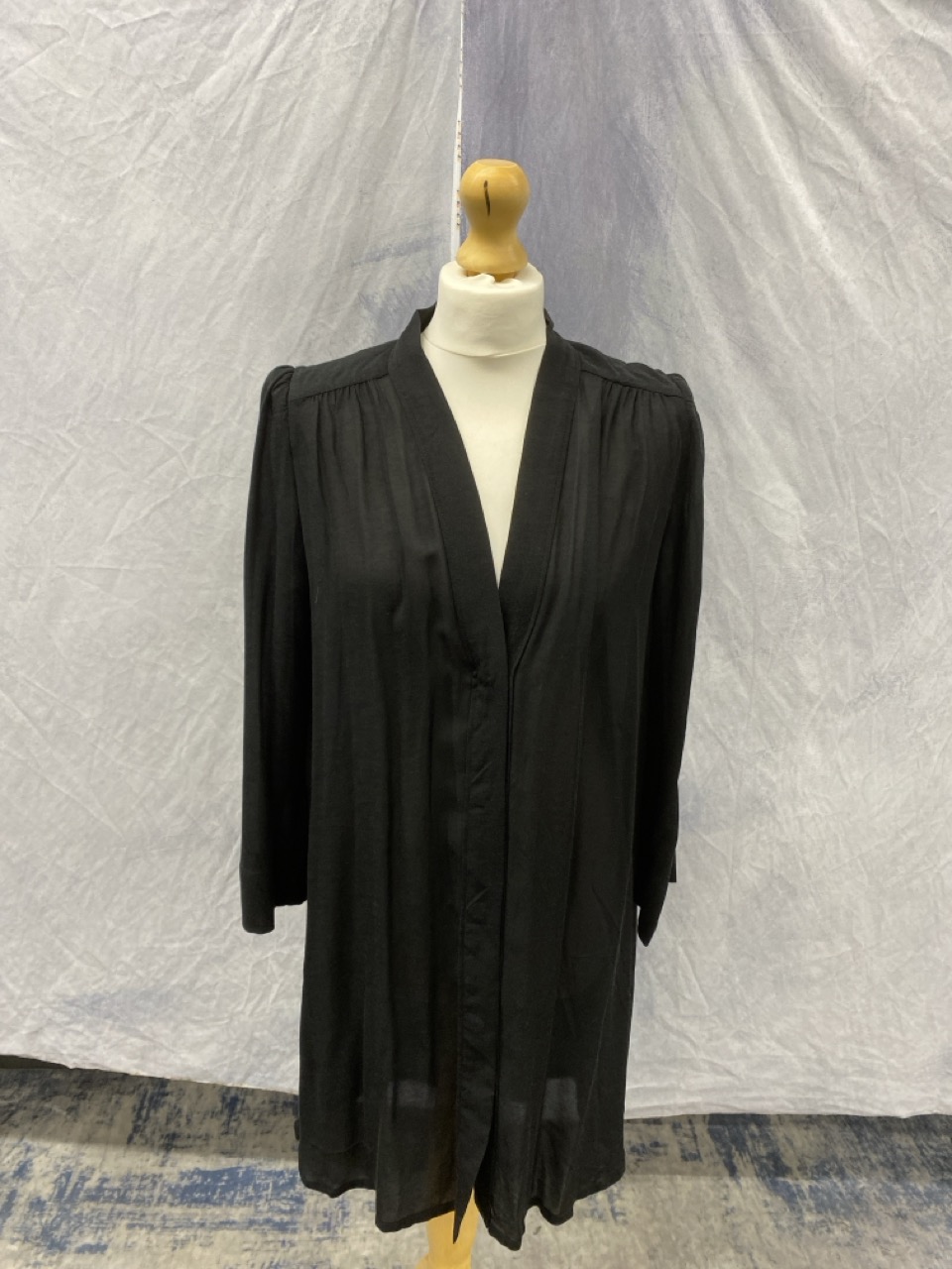 Lot 142  
            Edinburgh SR20 - Delivery Only 

                
ISABEL MARANT SHIRT IN BLACK CUPRO SIZE 40: LOCATION - RAIL 2