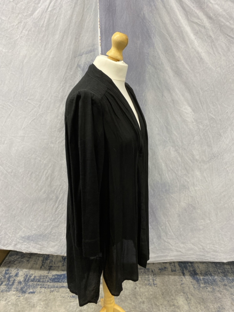 Lot 142  
            Edinburgh SR20 - Delivery Only 

                
ISABEL MARANT SHIRT IN BLACK CUPRO SIZE 40: LOCATION - RAIL 2
