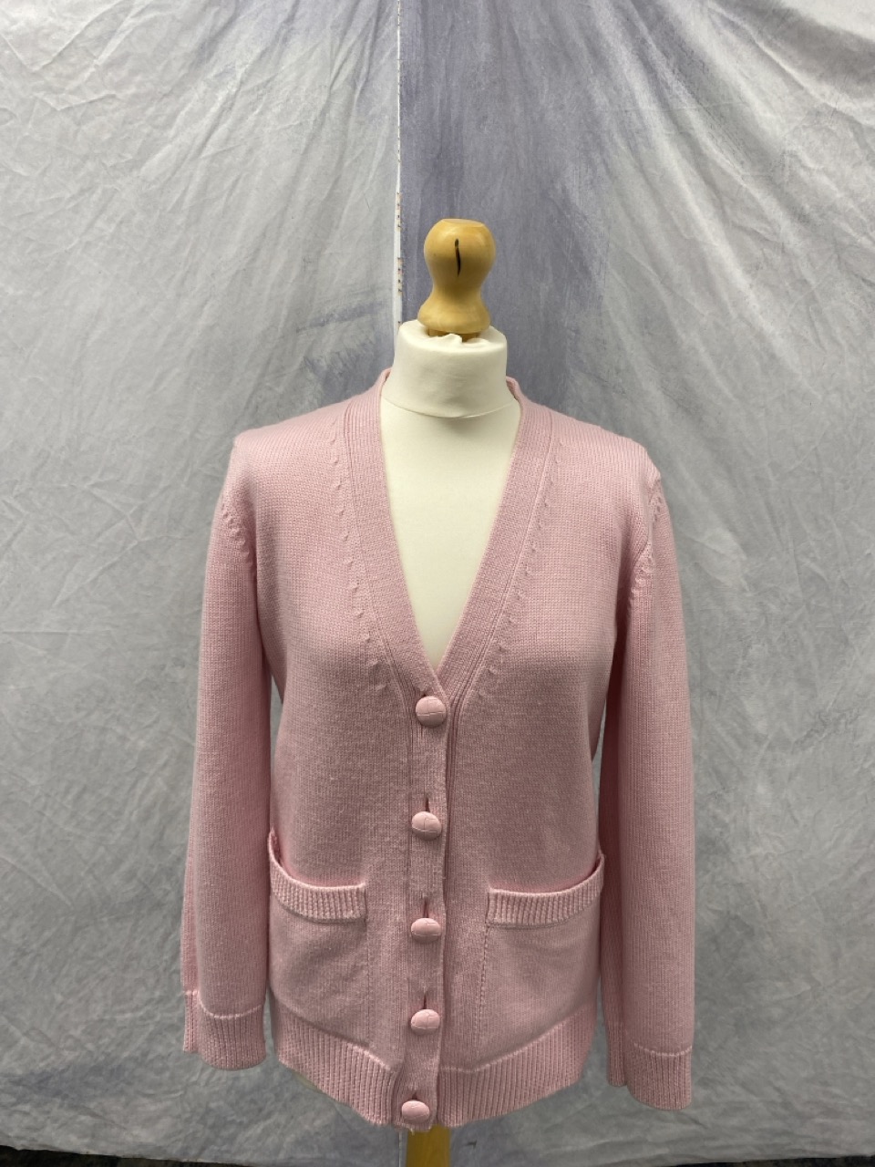 Lot 144  
            Edinburgh SR20 - Delivery Only 

                
GANNI PINK CARDIGAN SIZE S: LOCATION - RAIL 2
