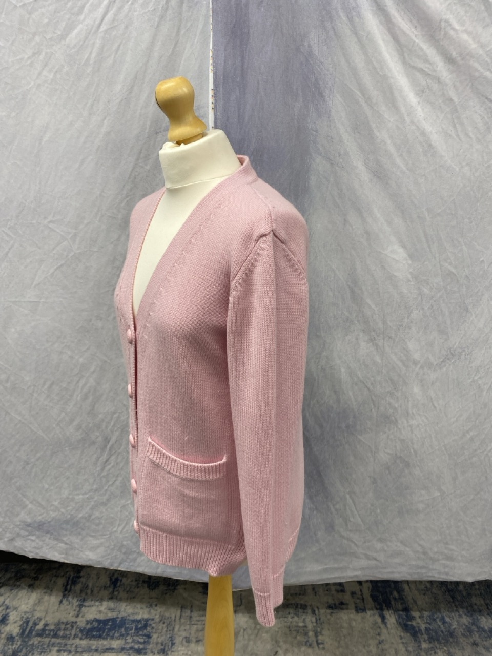 Lot 144  
            Edinburgh SR20 - Delivery Only 

                
GANNI PINK CARDIGAN SIZE S: LOCATION - RAIL 2
