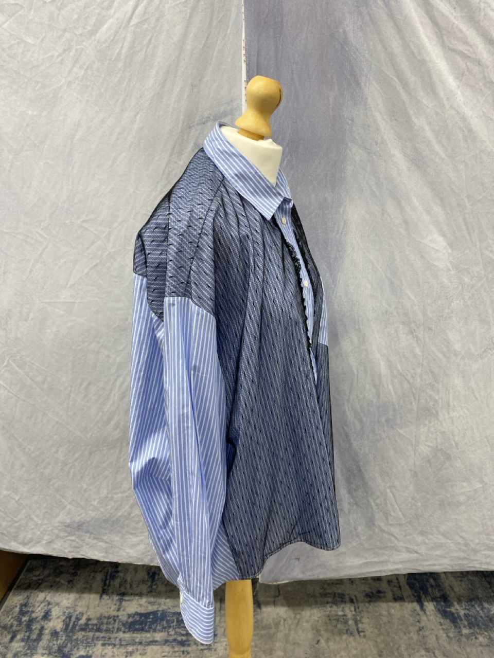 Lot 149  
            Edinburgh SR20 - Delivery Only 

                
RED VALENTINO MESH OVERLAY STRIPED BUTTON DOWN SHIRT IN LIGHT BLUE COTTON SIZE 44...