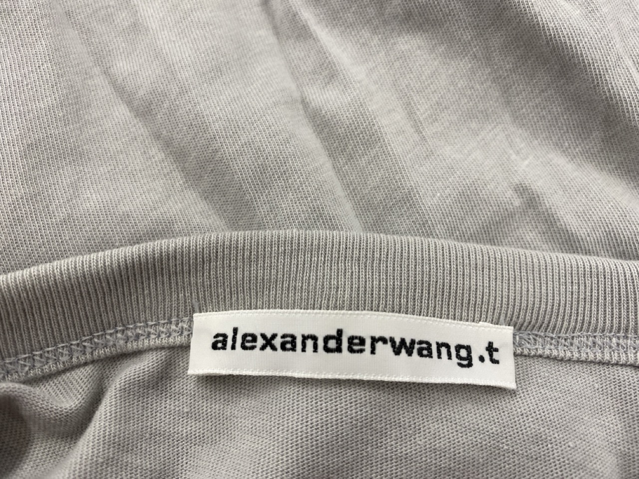 Lot 151  
            Edinburgh SR20 - Delivery Only 

                
ALEXANDER WANG FRONT CUT-OUT T-SHIRT IN GREY COTTON SIZE S: LOCATION - RAIL 2