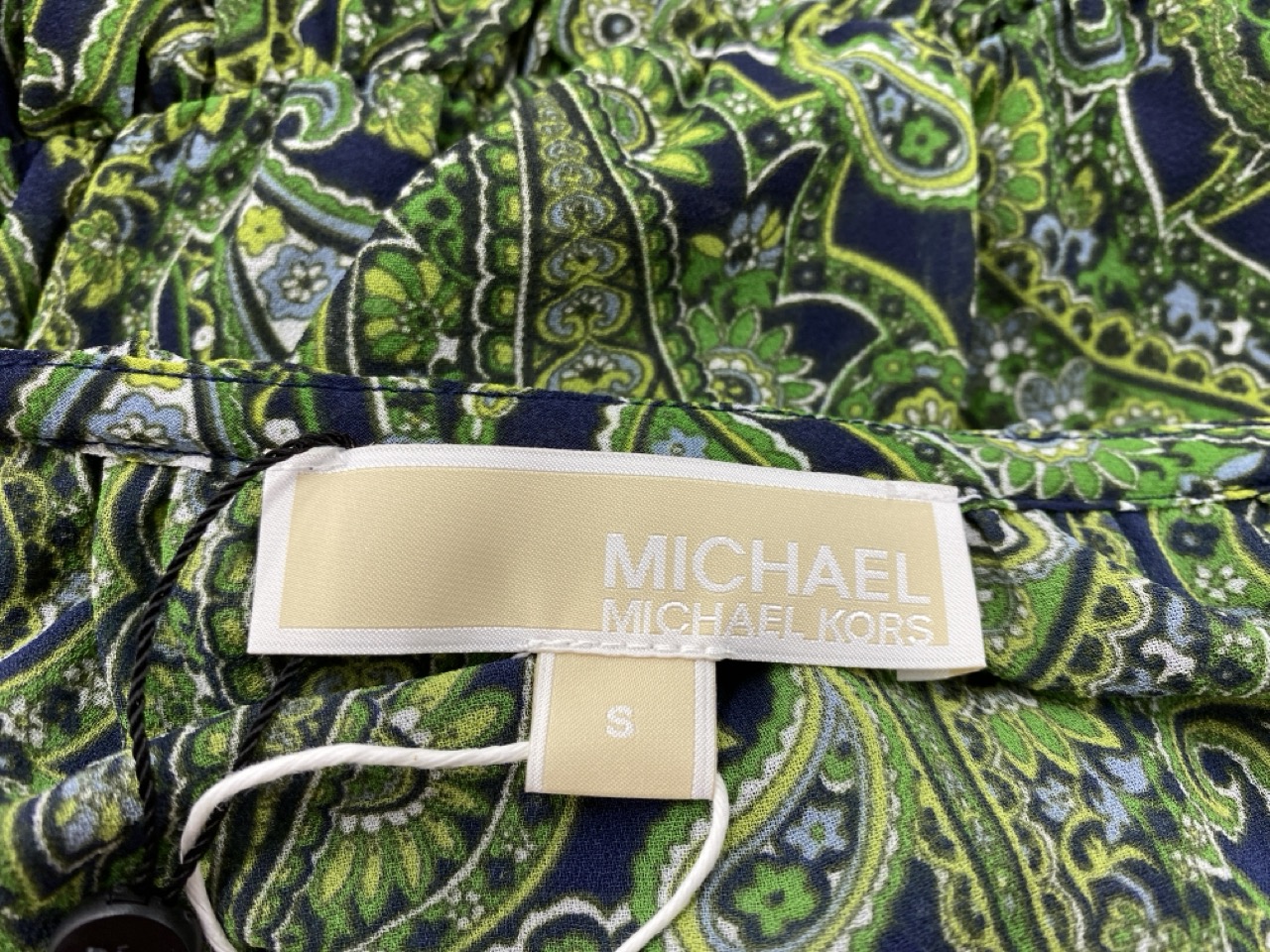 Lot 152  
            Edinburgh SR20 - Delivery Only 

                
MICHAEL MICHAEL KORS PAISLEY RUFFLED DRESS IN GREEN COTTON SIZE S: LOCATION - RAIL 2