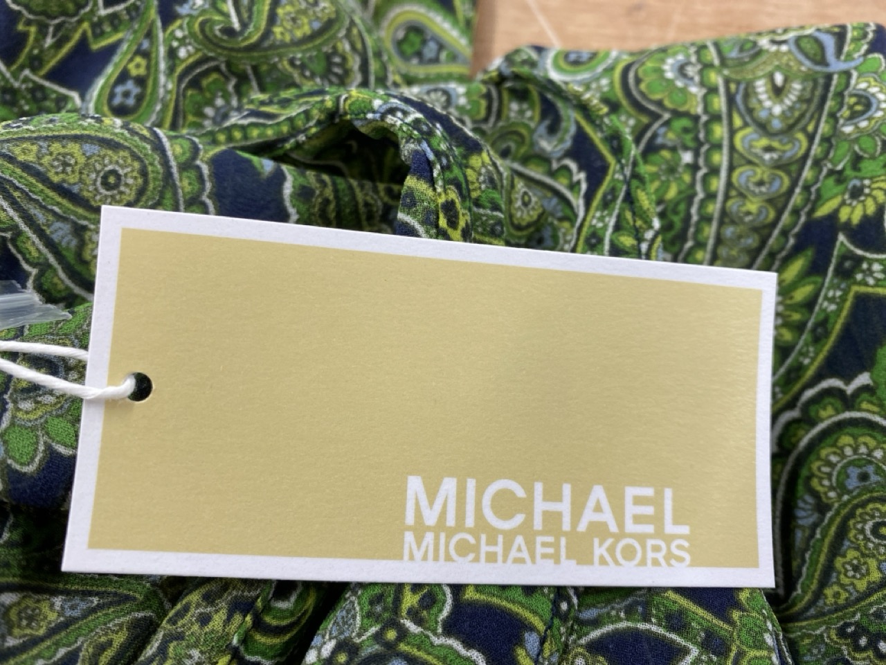 Lot 152  
            Edinburgh SR20 - Delivery Only 

                
MICHAEL MICHAEL KORS PAISLEY RUFFLED DRESS IN GREEN COTTON SIZE S: LOCATION - RAIL 2
