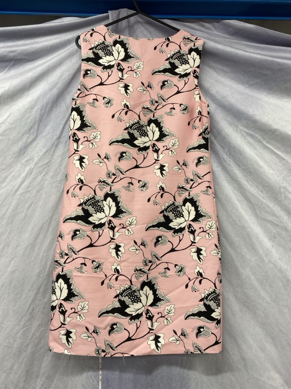 Lot 153  
            Edinburgh SR20 - Delivery Only 

                
DIANE VON FURSTENBERG SOFIA PRINTED SLEEVELESS MINI DRESS IN PINK SILK SIZE 6: LO...