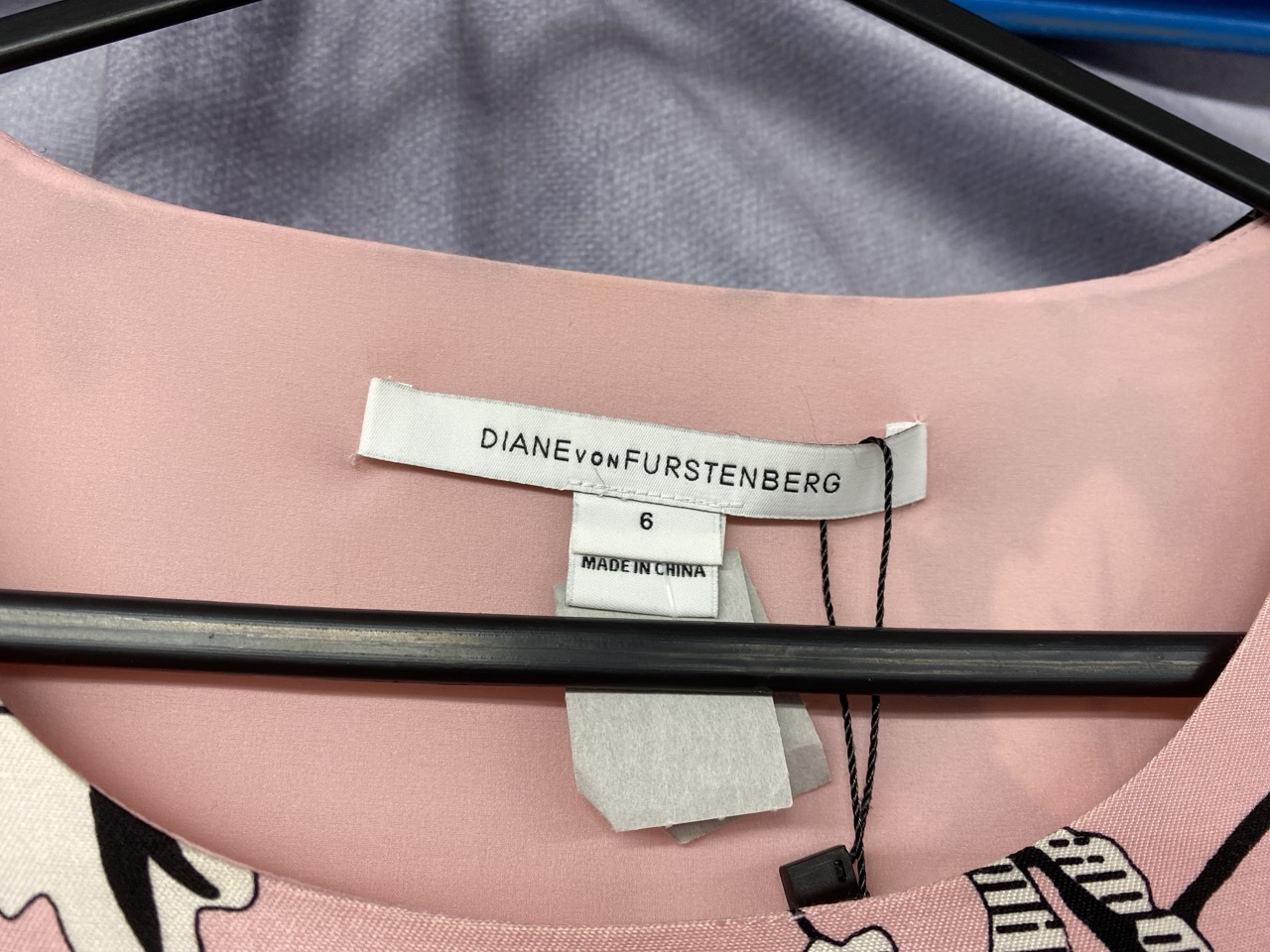 Lot 153  
            Edinburgh SR20 - Delivery Only 

                
DIANE VON FURSTENBERG SOFIA PRINTED SLEEVELESS MINI DRESS IN PINK SILK SIZE 6: LO...